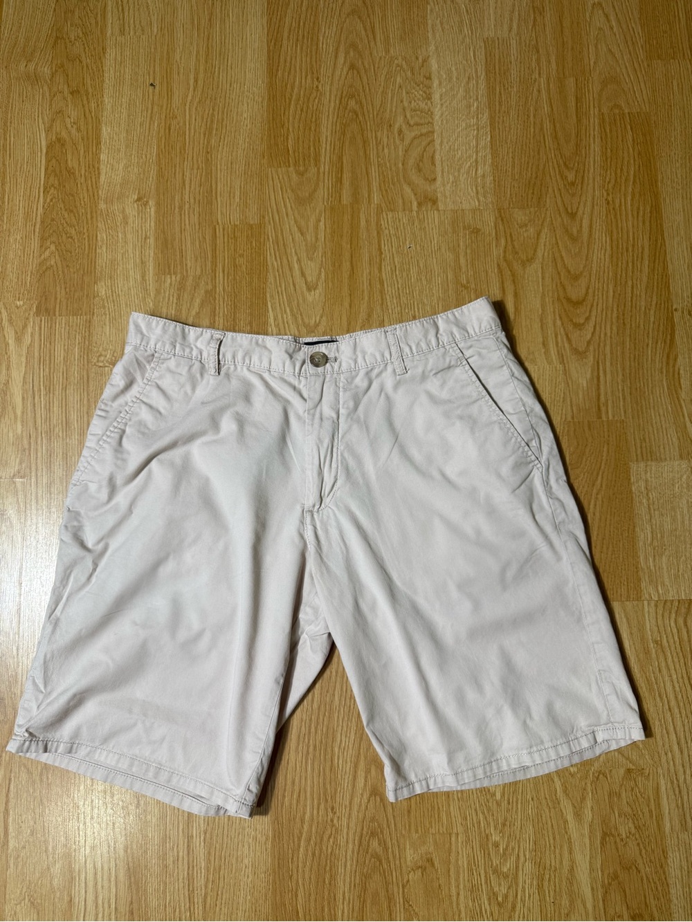H & M Men's Classic Casual Shorts in Light Beige - Size 32